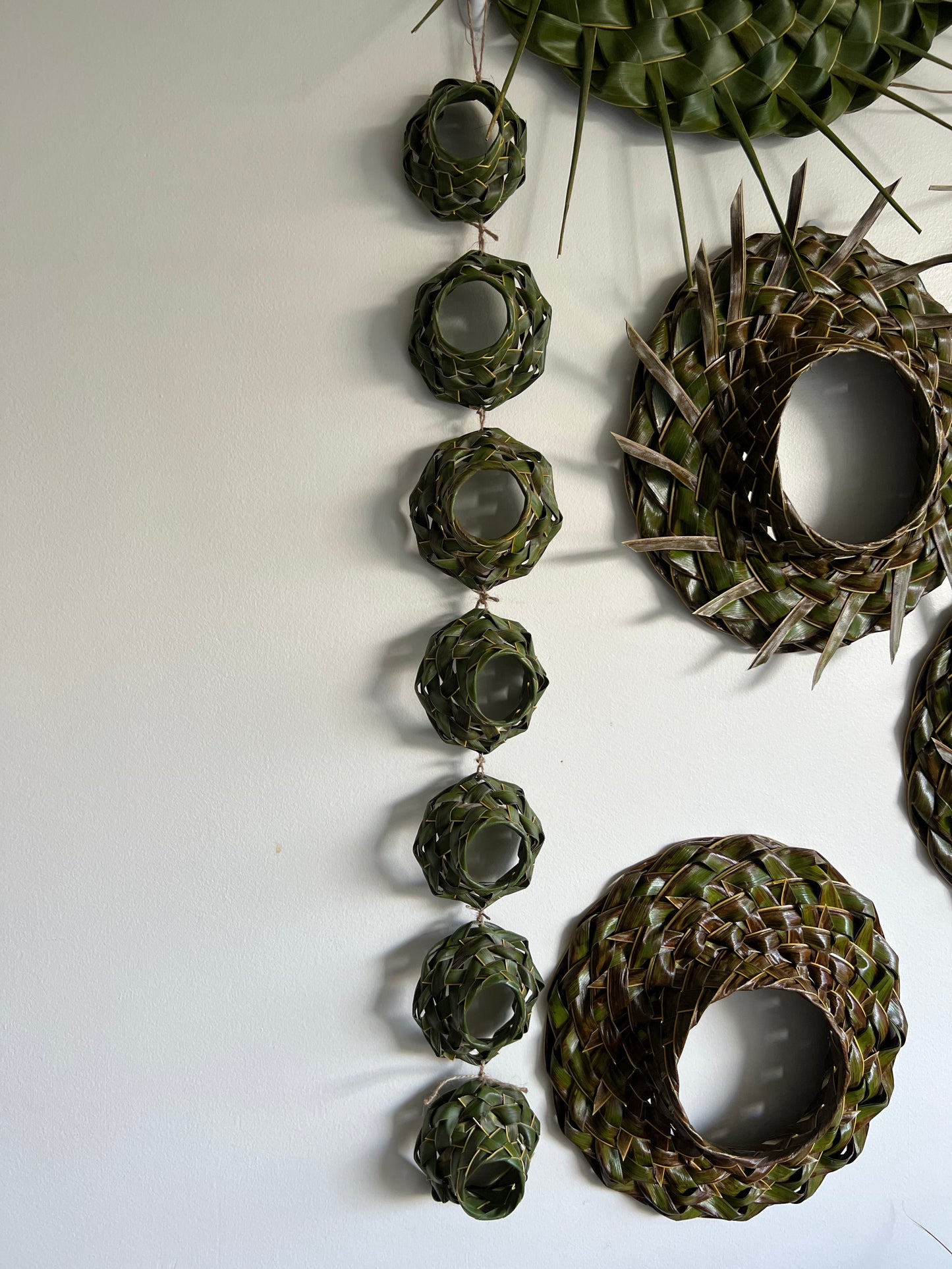 String of mini pāpale