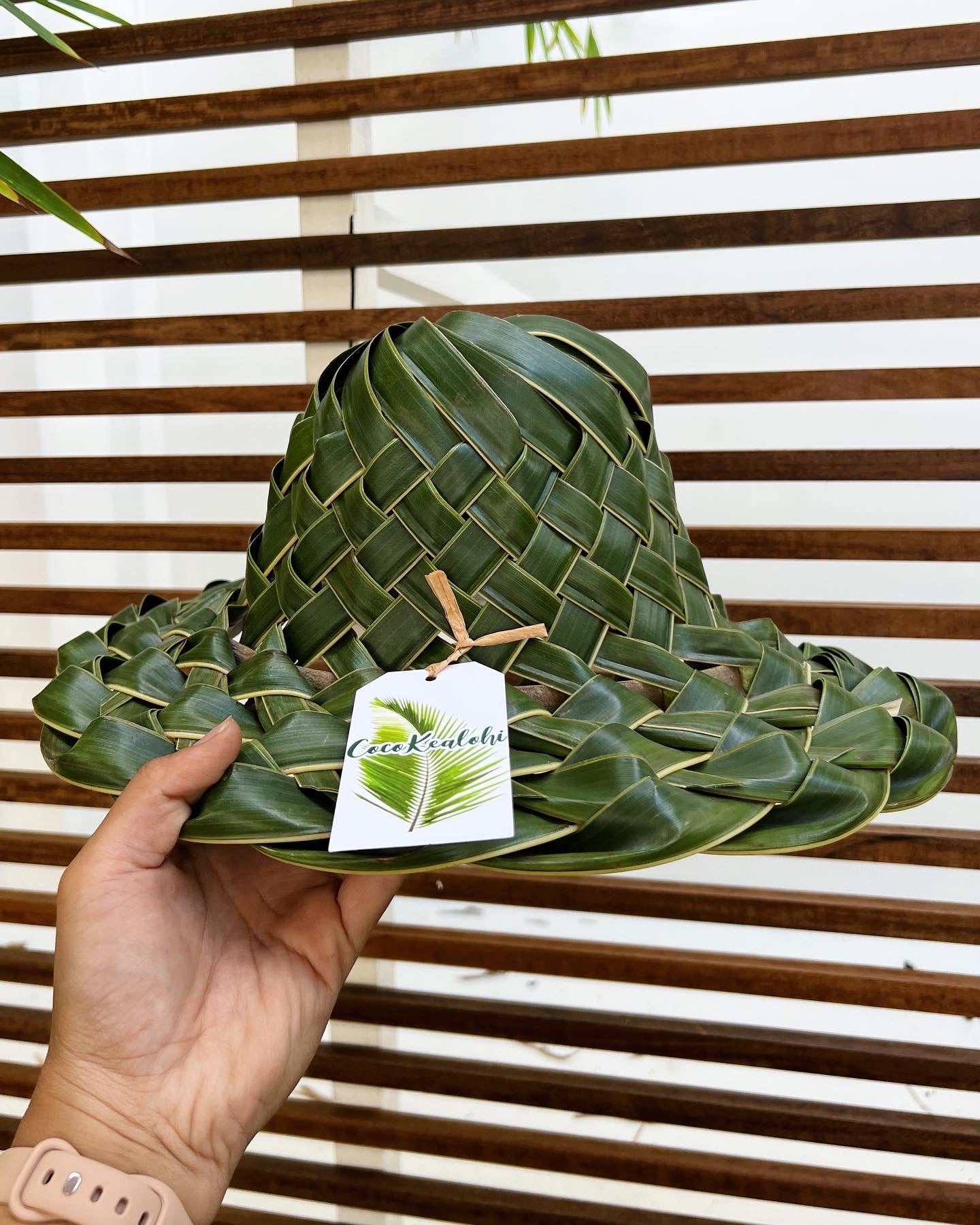 Closed top pāpale niu